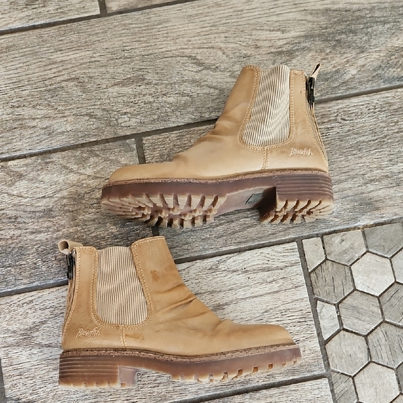Blowfish Shoes - Blowfish Tan Ankle Boots Size 6